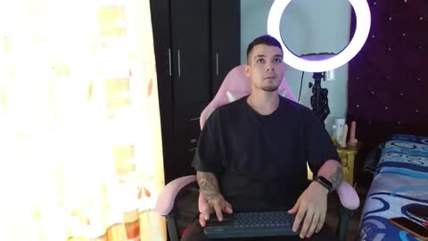 booyhott_ online show from November 4, 7:02 pm