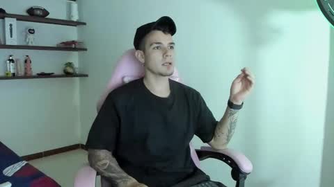 booyhott_ online show from December 17, 7:42 pm