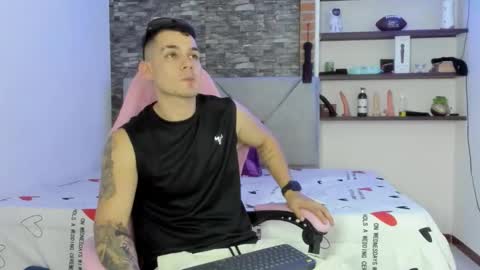 booyhott_ online show from January 10, 7:15 pm