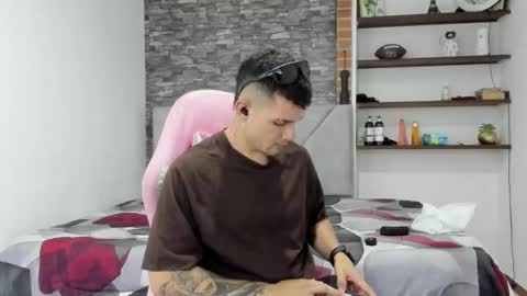 booyhott_ online show from March 7, 7:11 pm