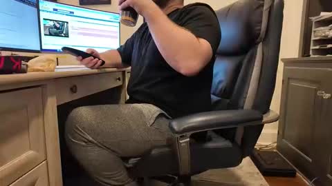 Snapshot of boredhorndog chatting on January 18, 10:13 pm Boredhorndog online show from January 18, 10:13 pm