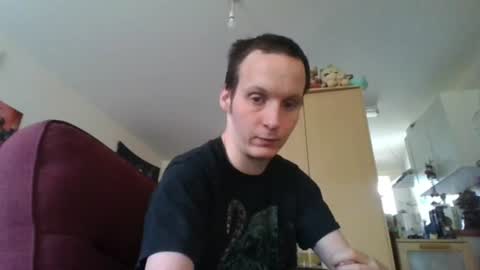 Snapshot of boredlul chatting on June 10, 9:52 am boredlul online show from June 10, 9:52 am