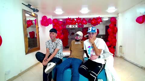 THOMAS AND DAMIAND online show from January 19, 4:01 am