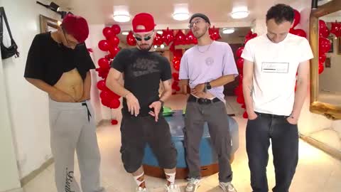 THOMAS AND DAMIAND online show from February 22, 5:34 am