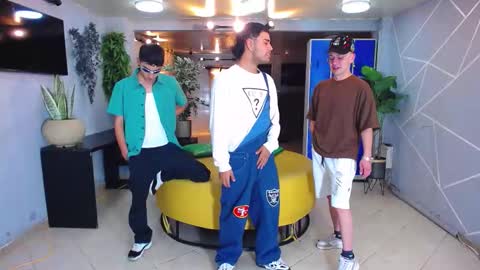 THOMAS AND DAMIAND online show from October 11, 4:33 am