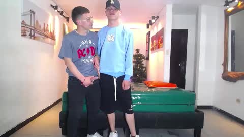 THOMAS AND DAMIAND online show from December 22, 7:22 pm