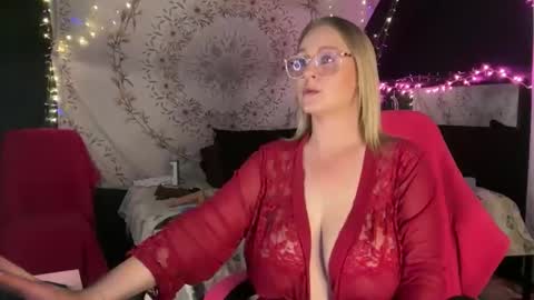 BossMom online show from February 28, 2:01 am