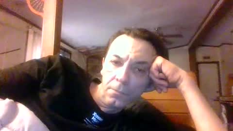 Snapshot of bottomcdforoldersc chatting on December 27, 2:33 pm James online show from December 27, 2:33 pm