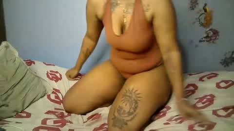Snapshot of botty_queen chatting on May 17, 10:55 am botty_queen online show from May 17, 10:55 am