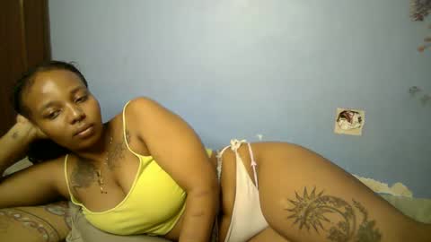 Snapshot of botty_queen chatting on May 29, 8:29 pm botty_queen online show from May 29, 8:29 pm