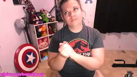 Snapshot of bouncinbooty chatting on November 11, 7:36 pm Pumpkin Butt online show from November 11, 7:36 pm