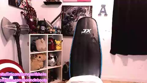 Snapshot of bouncinbooty chatting on June 18, 9:14 am Pumpkin Butt online show from June 18, 9:14 am