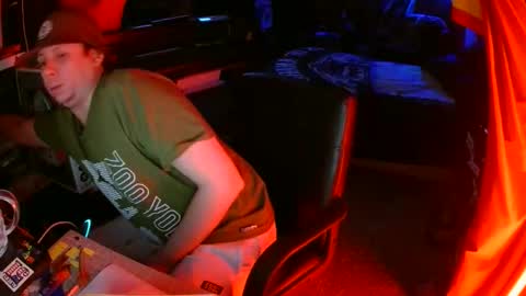 Snapshot of bowerboi1217 chatting on November 22, 4:00 am Bowerboi1217 online show from November 22, 4:00 am