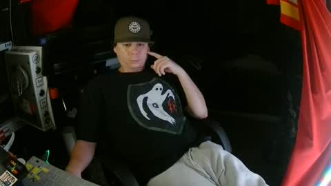 Snapshot of bowerboi1217 chatting on November 27, 12:40 pm Bowerboi1217 online show from November 27, 12:40 pm