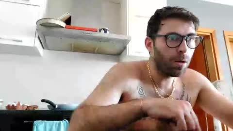 Snapshot of boy_aroundtheworld chatting on April 24, 12:29 pm Dan online show from April 24, 12:29 pm