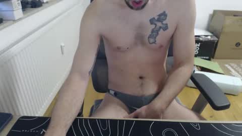 boy_t0y89 online show from March 9, 6:06 am