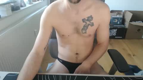 Snapshot of boy_t0y89 chatting on April 16, 8:04 am boy_t0y89 online show from April 16, 8:04 am