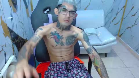 boy_tatto77 online show from February 13, 7:10 pm