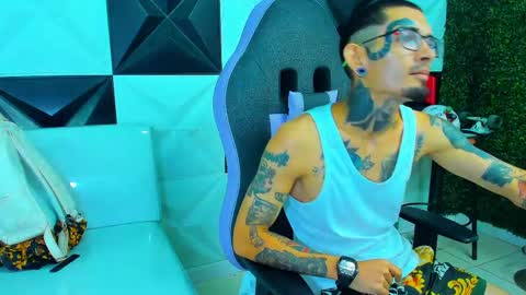 boy_tatto77 online show from April 19, 6:10 pm
