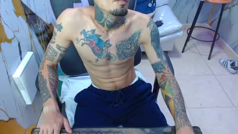 Snapshot of boy_tatto77 chatting on May 8, 11:48 am boy_tatto77 online show from May 8, 11:48 am