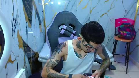 Snapshot of boy_tatto77 chatting on May 22, 11:16 am boy_tatto77 online show from May 22, 11:16 am