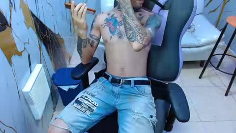 Snapshot of boy_tatto77 chatting on June 13, 12:47 pm boy_tatto77 online show from June 13, 12:47 pm