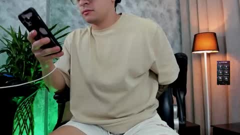 boyc02_ online show from September 21, 2:35 am