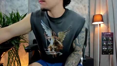 boyc02_ online show from December 14, 12:54 pm