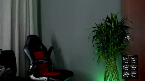 Snapshot of boyc02_ chatting on June 3, 1:14 pm boyc02_ online show from June 3, 1:14 pm