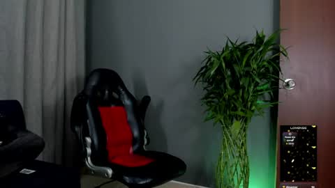 Snapshot of boyc02_ chatting on July 29, 12:20 am boyc02_ online show from July 29, 12:20 am
