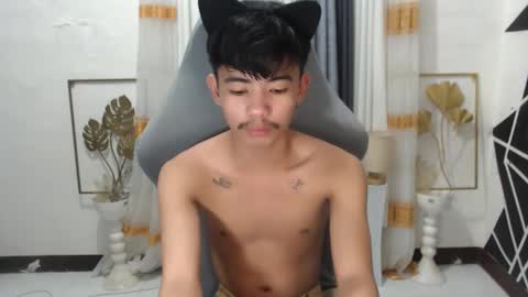 Snapshot of boynextdoor4ux chatting on December 5, 8:33 am HI IM JAMES DONT FORGET GIVE ME THUMBS UP AND JOIN TO MY FANCLUB online show from December 5, 8:33 am