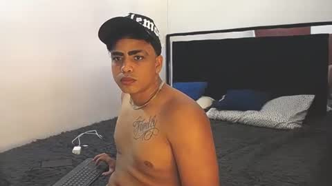 Snapshot of boyonfire__ chatting on November 14, 8:18 pm SEBASTIAN online show from November 14, 8:18 pm