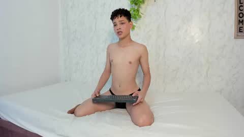 Snapshot of boys_hotparty chatting on June 16, 7:05 pm ALEX - TAYLER -MIKE online show from June 16, 7:05 pm