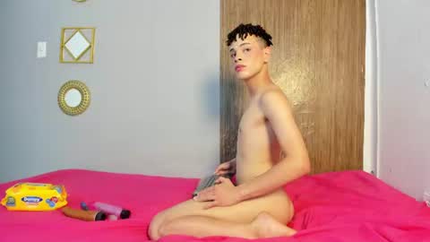 Snapshot of boys_hotparty chatting on July 4, 6:47 pm ALEX - TAYLER -MIKE online show from July 4, 6:47 pm