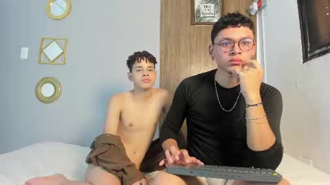 Snapshot of boys_hotparty chatting on July 28, 7:26 pm ALEX - TAYLER -MIKE online show from July 28, 7:26 pm