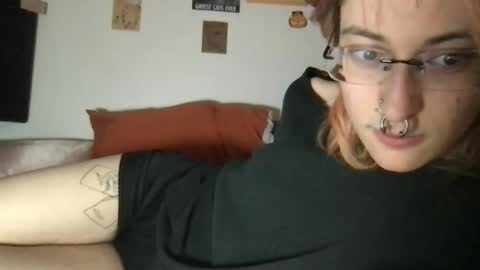 Snapshot of boywithbug chatting on March 4, 2:06 am boywithbug online show from March 4, 2:06 am