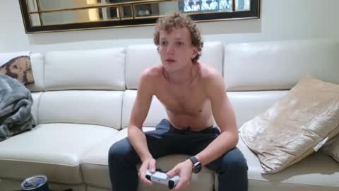 Snapshot of boyyhb chatting on November 11, 6:19 pm Boyyhb online show from November 11, 6:19 pm