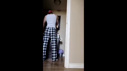 Snapshot of brad_bounce chatting on March 6, 9:33 pm Brad Ballsy online show from March 6, 9:33 pm