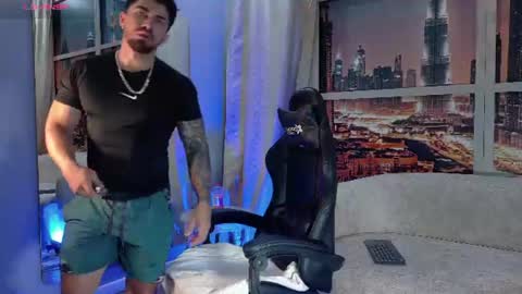 Snapshot of brad_summer chatting on June 19, 5:50 pm brad summer online show from June 19, 5:50 pm