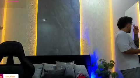 Snapshot of brad_summer chatting on June 23, 5:44 pm brad summer online show from June 23, 5:44 pm
