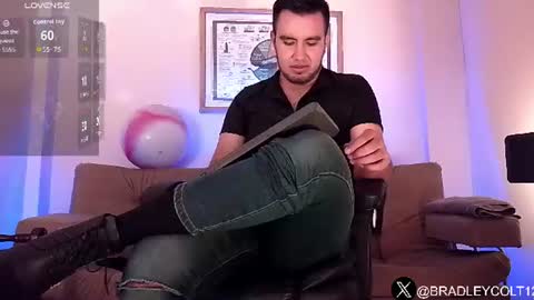 Snapshot of bradleycolton chatting on June 13, 3:21 pm Bradley Colton Independ Model online show from June 13, 3:21 pm