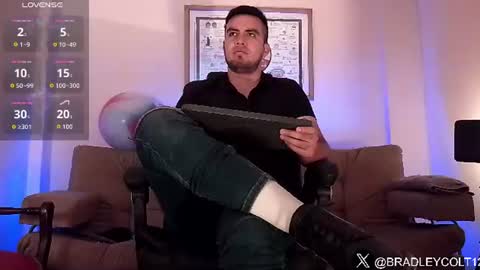 Snapshot of bradleycolton chatting on June 24, 3:55 pm Bradley Colton Independ Model online show from June 24, 3:55 pm