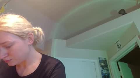 Snapshot of braindeadbetty chatting on May 6, 2:22 pm i am a naughty jedi knight online show from May 6, 2:22 pm