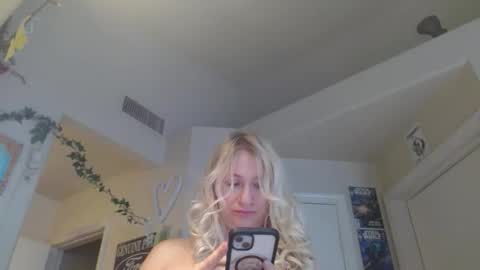 Snapshot of braindeadbetty chatting on May 8, 1:38 pm i am a naughty jedi knight online show from May 8, 1:38 pm