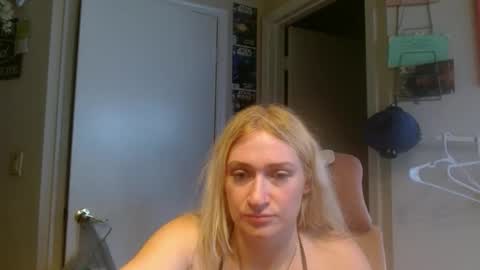 Snapshot of braindeadbetty chatting on May 14, 12:28 am i am a naughty jedi knight online show from May 14, 12:28 am