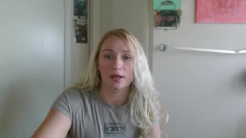 Snapshot of braindeadbetty chatting on May 21, 12:50 am i am a naughty jedi knight online show from May 21, 12:50 am