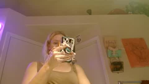 Snapshot of braindeadbetty chatting on May 28, 2:31 am i am a naughty jedi knight online show from May 28, 2:31 am