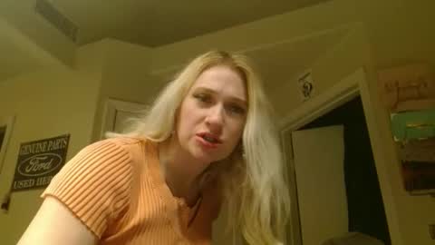 Snapshot of braindeadbetty chatting on June 5, 4:41 am i am a naughty jedi knight online show from June 5, 4:41 am