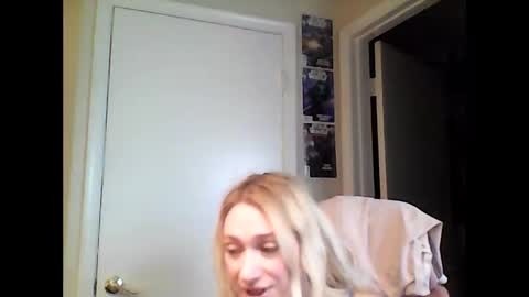 Snapshot of braindeadbetty chatting on June 6, 2:22 pm i am a naughty jedi knight online show from June 6, 2:22 pm
