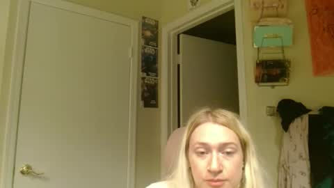Snapshot of braindeadbetty chatting on June 7, 5:44 am i am a naughty jedi knight online show from June 7, 5:44 am